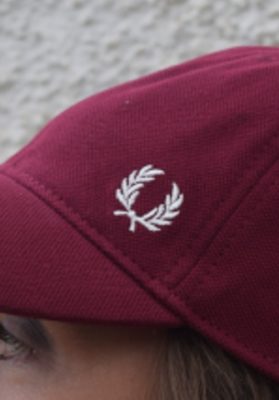 Gorra-Fred-Perry-granate